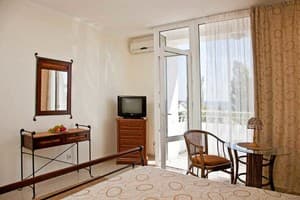 Мини-отель Villa Casablanca. Люкс 4-местный двухкомнатный с терассой 4